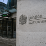 Kospi Index slides as foreigners dump ahead of Samsung earnings